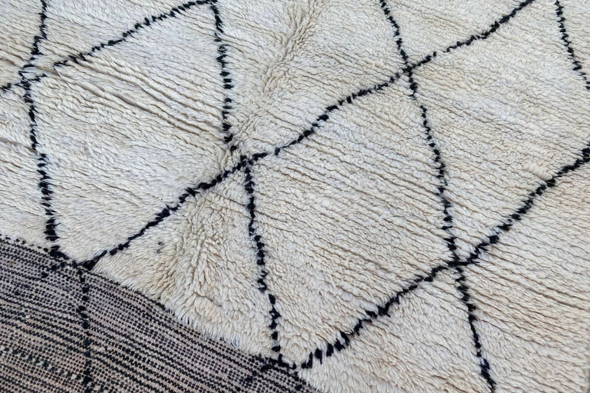 Beni-ourain-Moroccan-rug-close-up-with-black-diamonds-on-cream-white-background