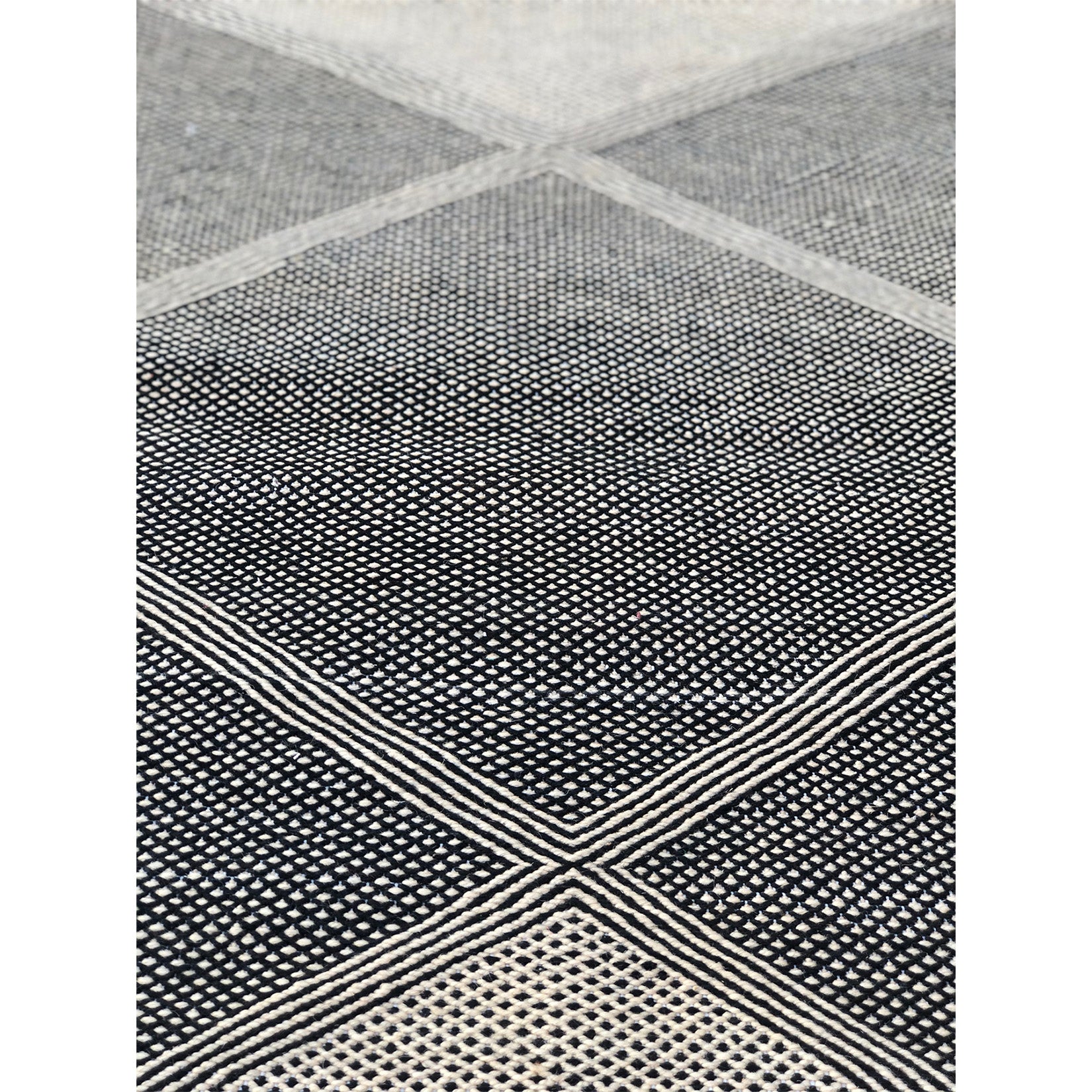 SOHA - Small Geometric Moroccan throw - Kantara | Moroccan Rugs