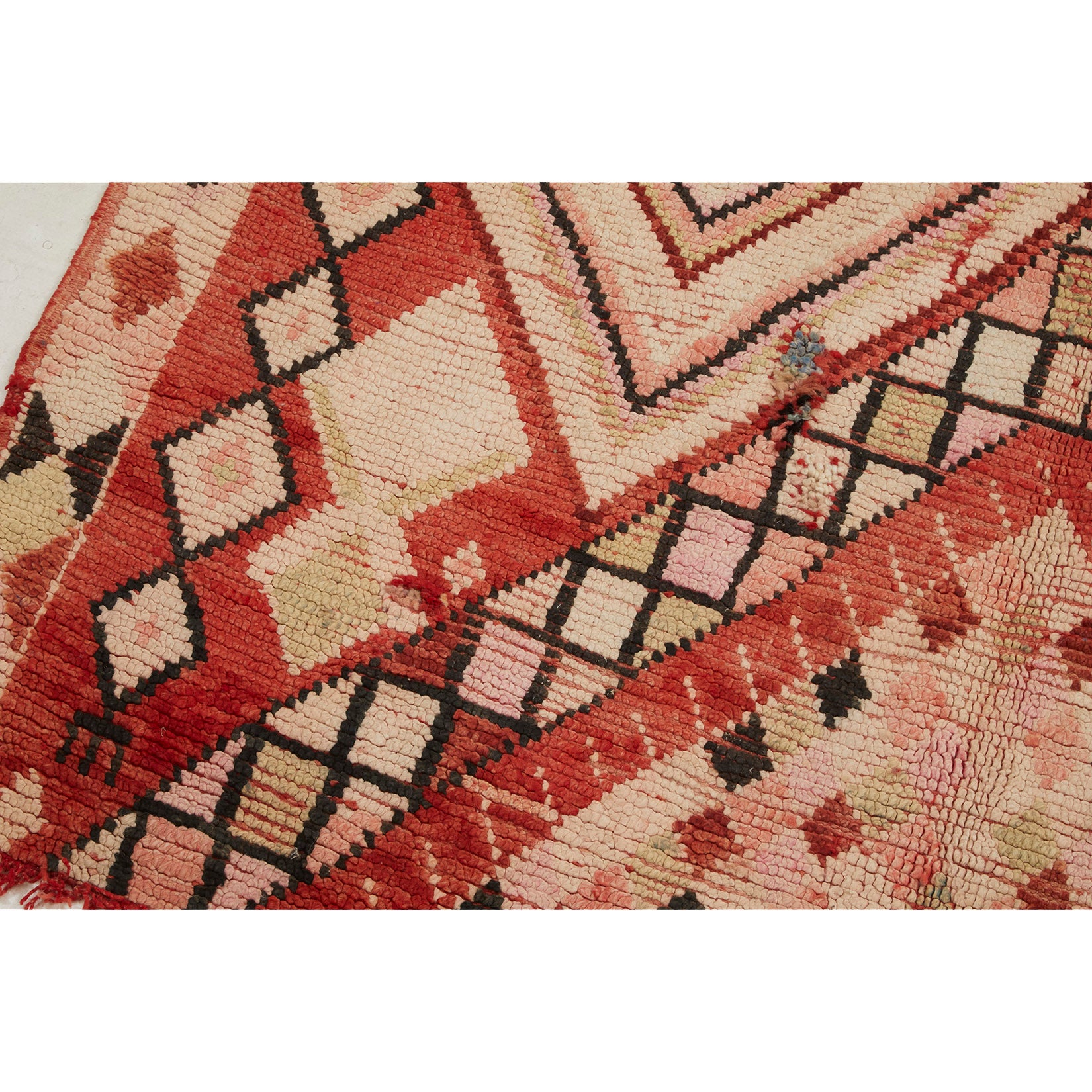 Hand knotted pink vintage Moroccan diamond rug - Kantara | Moroccan Rugs