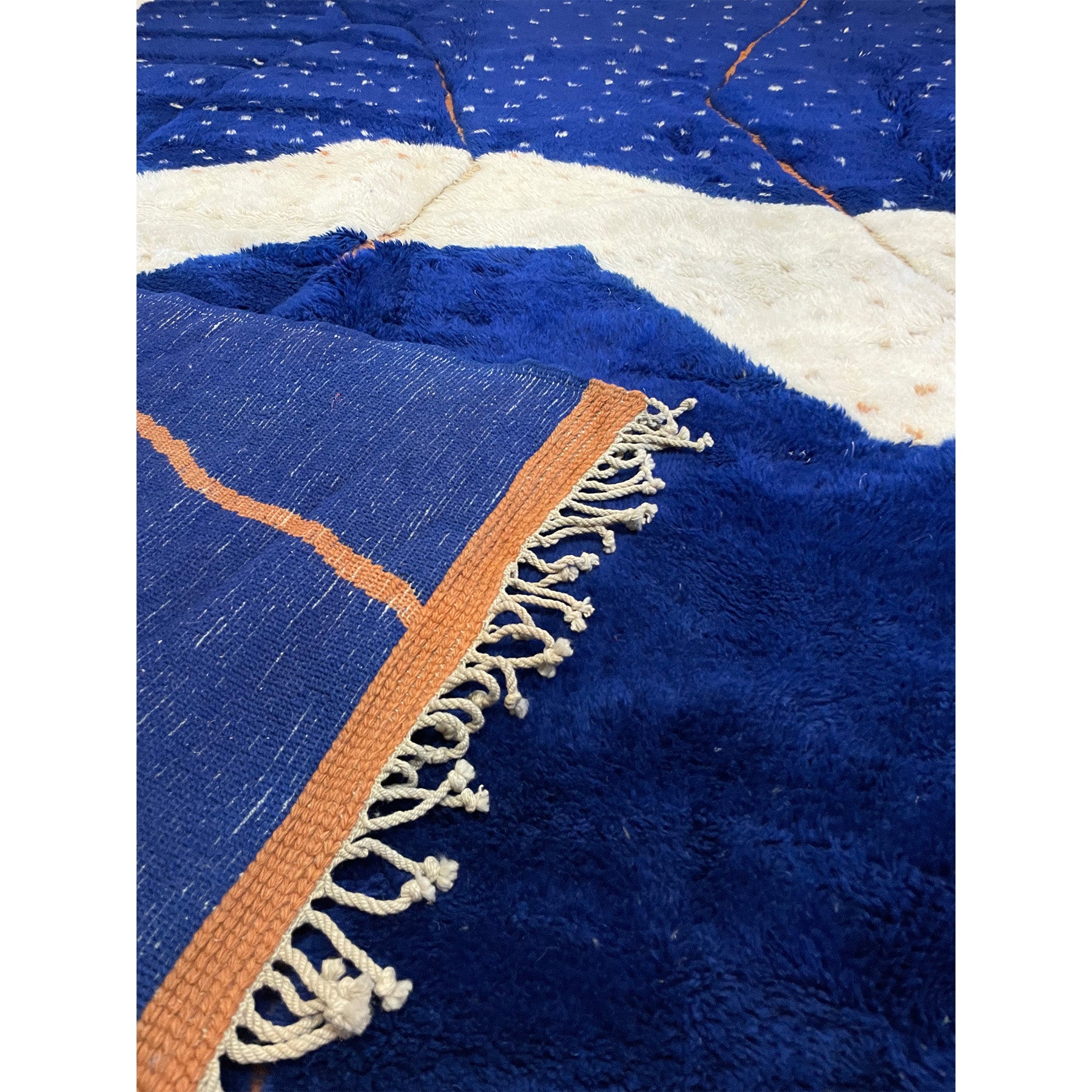 Contemporary Beni Mrirt style Moroccan oversize rug - Kantara | Moroccan Rugs