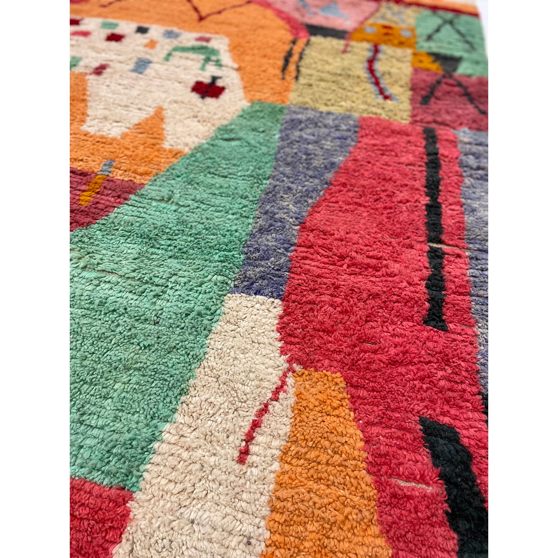 Handwoven Moroccan berber carpet with colorful details - Kantara | Moroccan Rugs