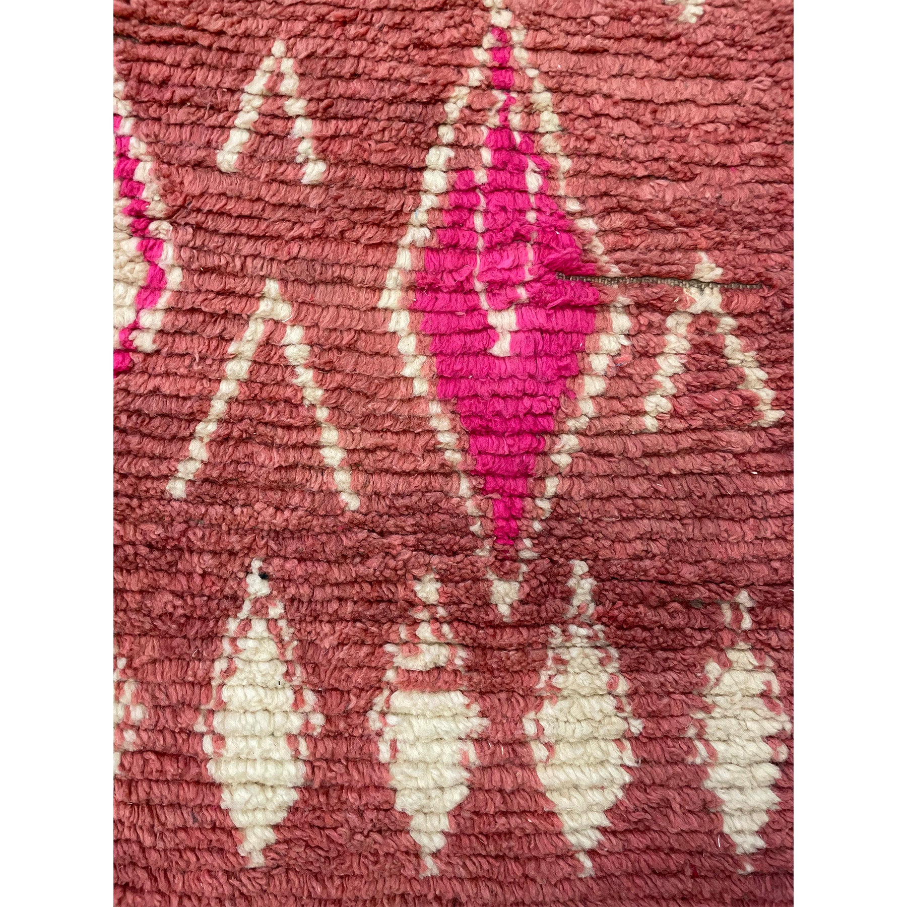 Classic Moroccan diamond rug in fuschia, brownish pink, and white - Kantara | Moroccan Rugs 