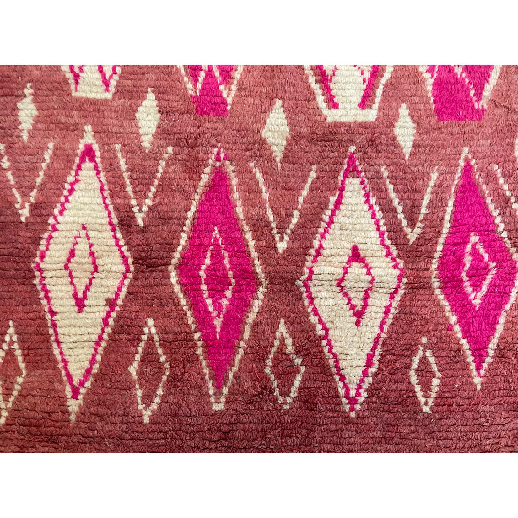 Geometric Boujaad style Moroccan rug with diamond motifs - Kantara | Moroccan Rugs