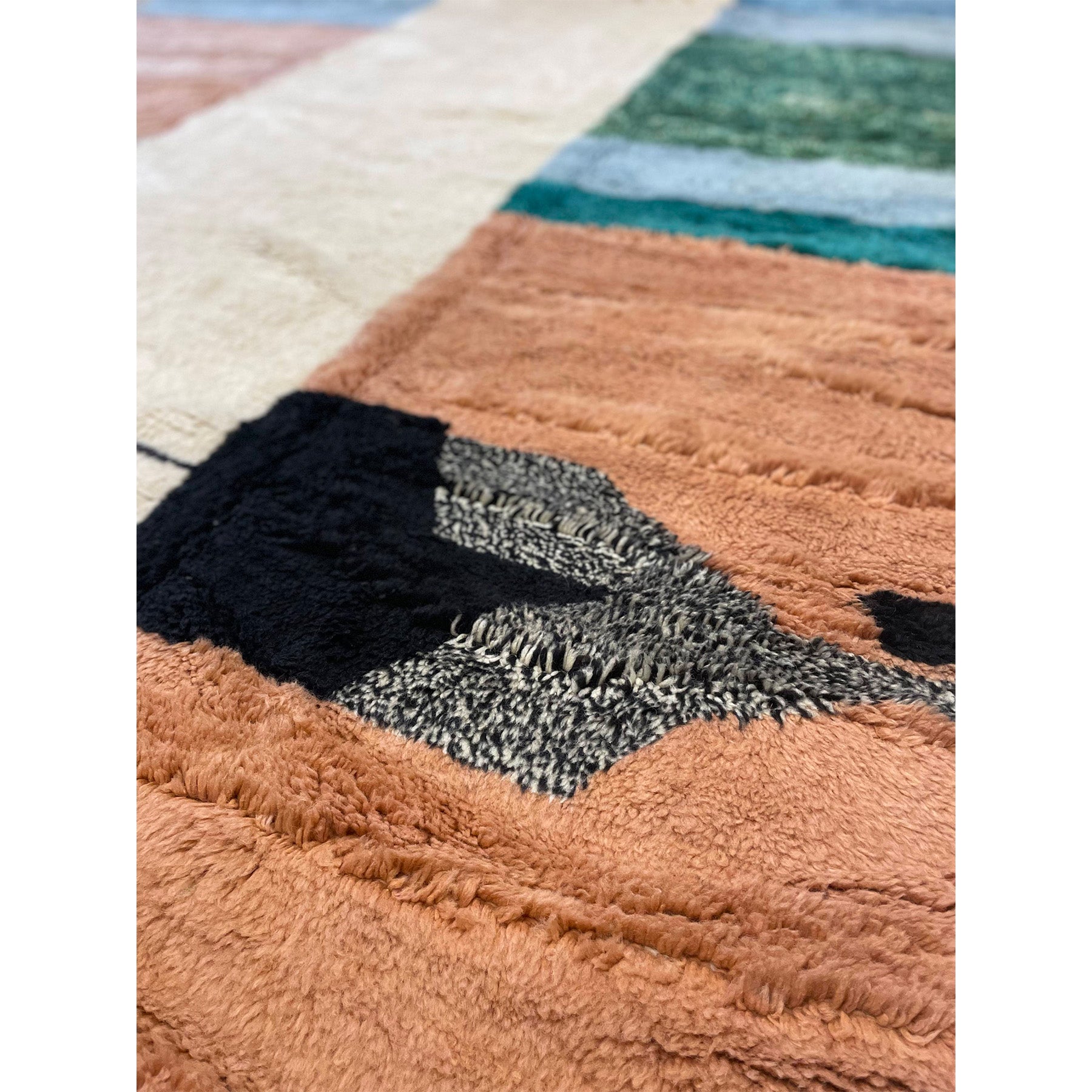 Colorful Moroccan oversized rug with abstract motif - Kantara | Moroccan Rugs