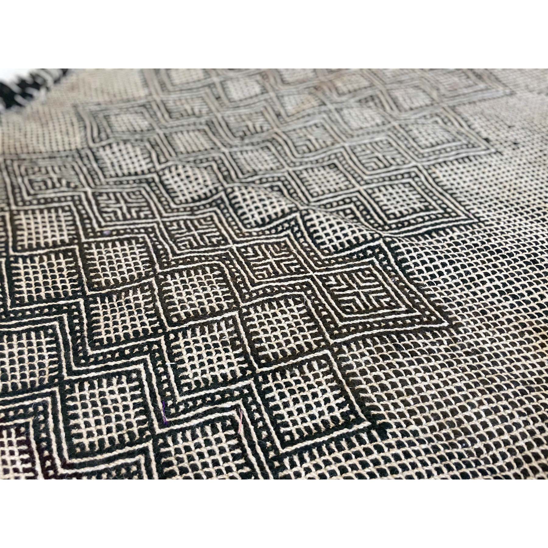 Black and white geometric Moroccan kilim throw rug - Kantara | Moroccan Rugs