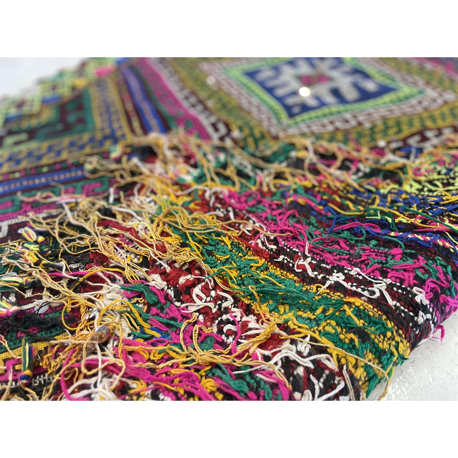 Wool and cotton Moroccan throw rug with geometric design - Kantara | Moroccan Rugs