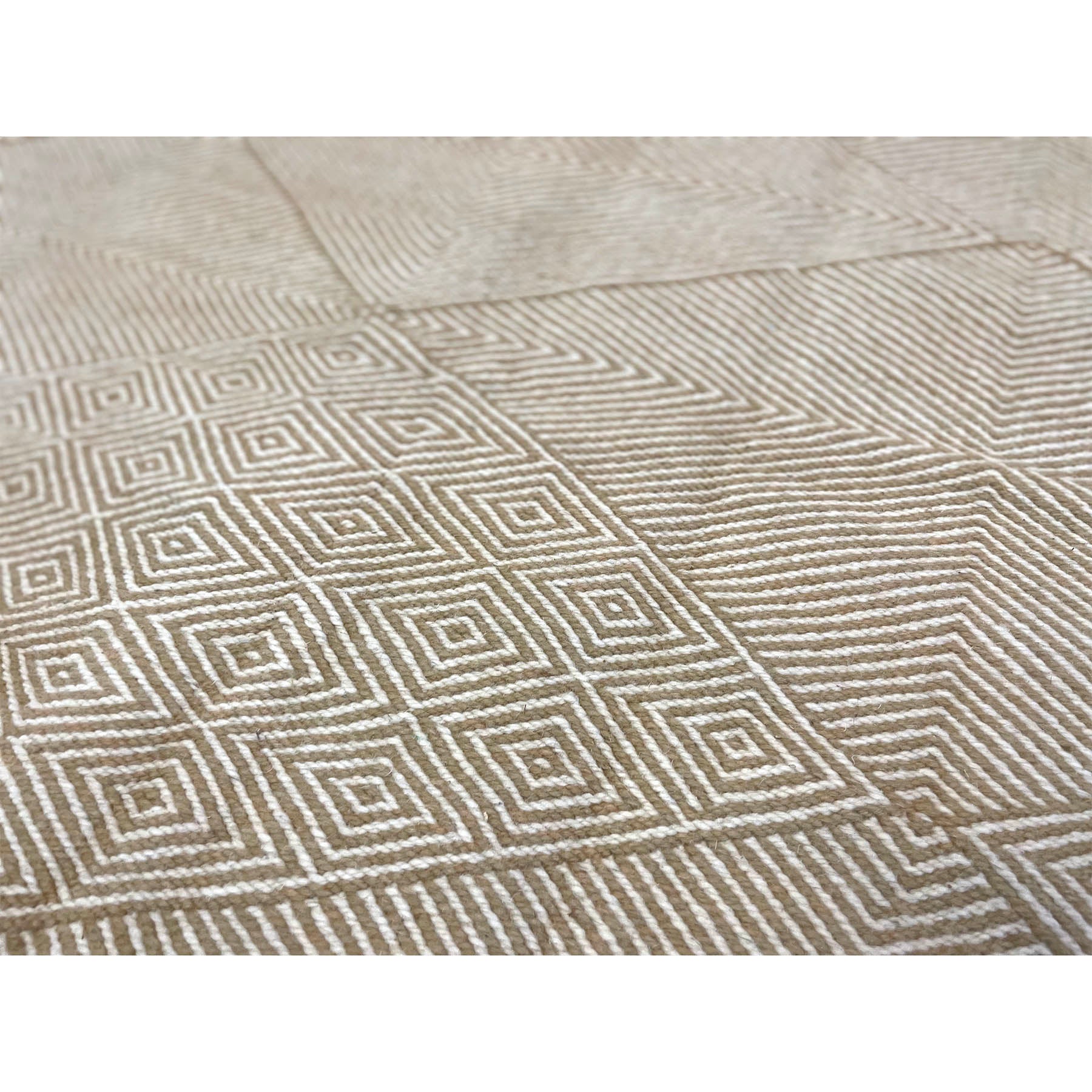Geometric Moroccan kilim with neutral color palette - Kantara | Moroccan Rugs