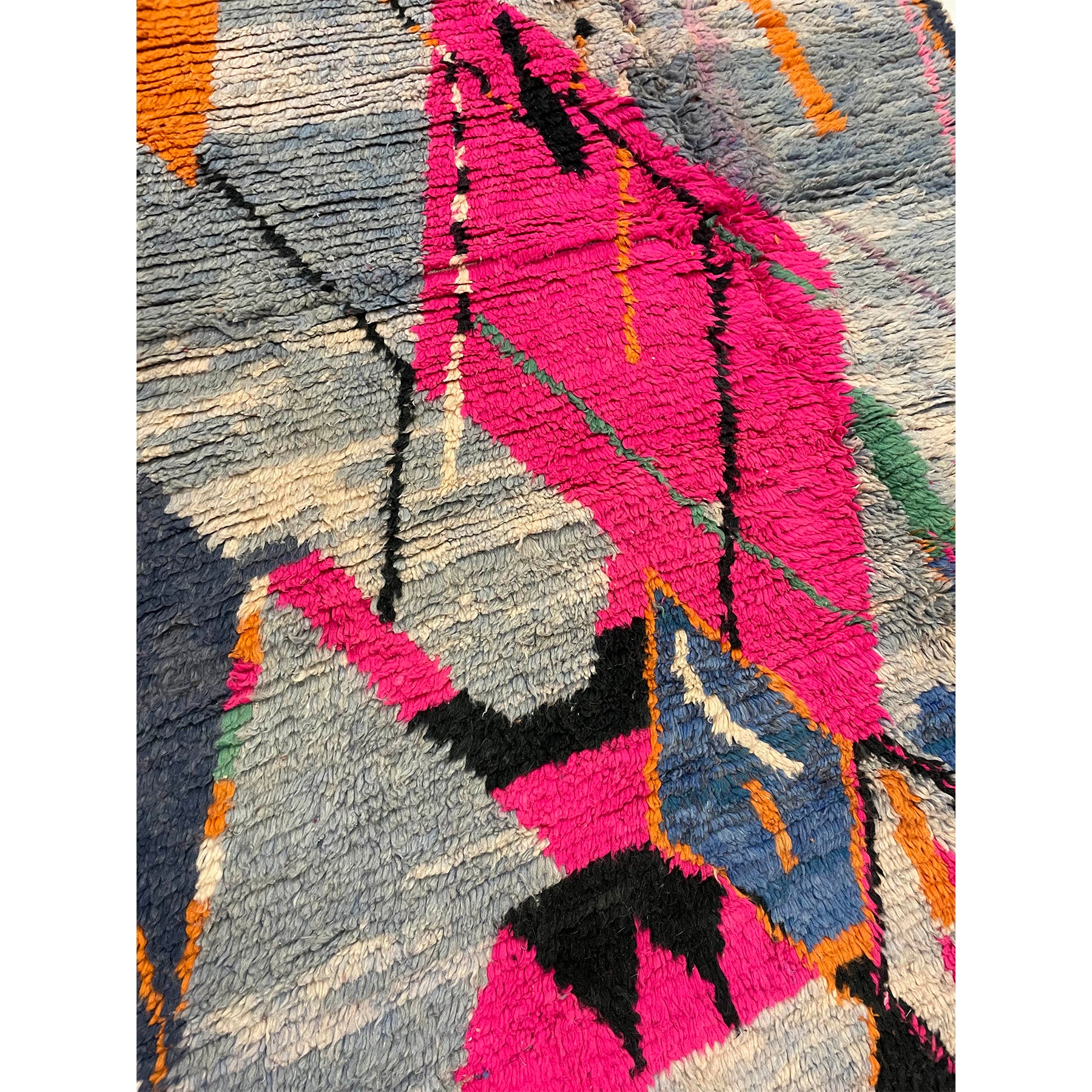 Handknotted Moroccan diamond rug with colorful details - Kantara | Moroccan Rugs