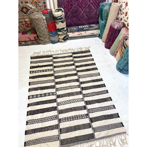 https://kantararugs.com/cdn/shop/files/R808.Detail.1.black-and-white-moroccan-kilim-rug-in-kantara-rugs-los-angeles-showroom_500x500.jpg?v=1684519481