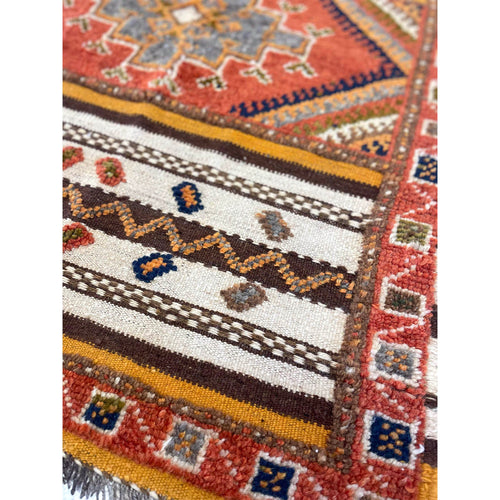 https://kantararugs.com/cdn/shop/files/R812.Detail.1.small-glaoui-moroccan-throw-rug-with-tufted-border-and-flatweave-sections-within-the-rug_500x500.jpg?v=1684520741