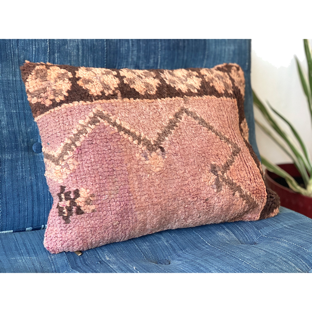 Pink vintage upcycled Moroccan pillow with coffee-colored border - Kantara | Moroccan Rugs