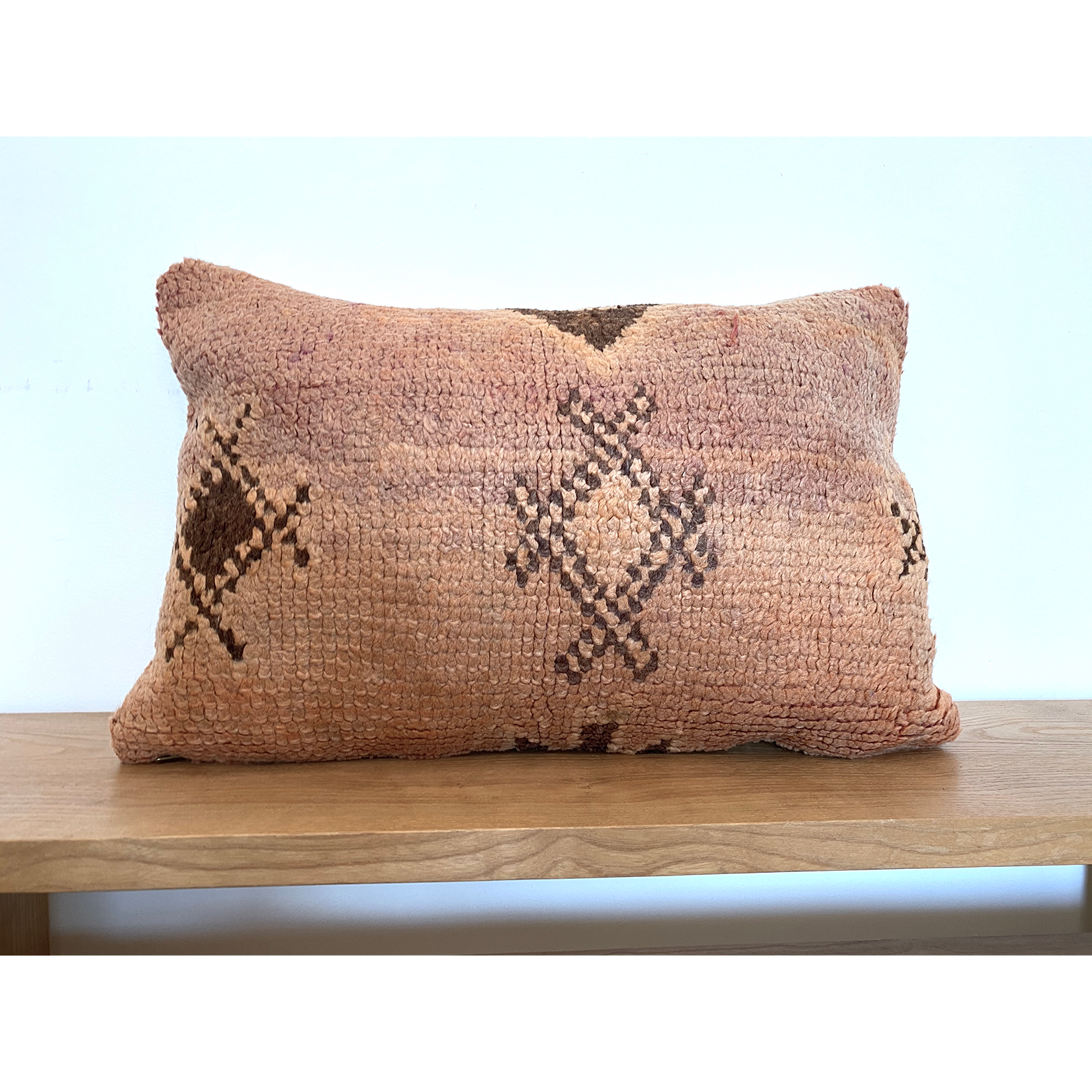 Pink vintage Moroccan throw pillow with brown details - Kantara | Moroccan Rugs