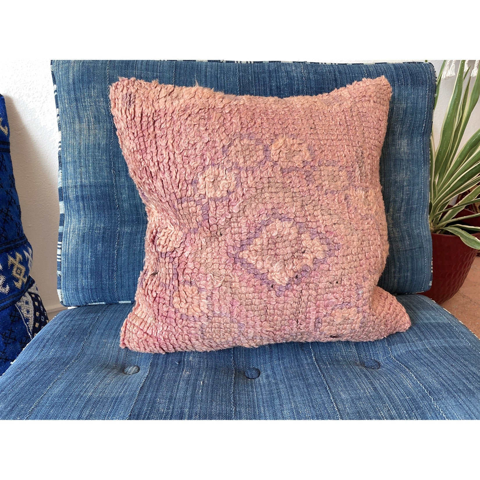 Pink upcycled Moroccan throw pillow with faded diamond motif - Kantara | Moroccan Rugs