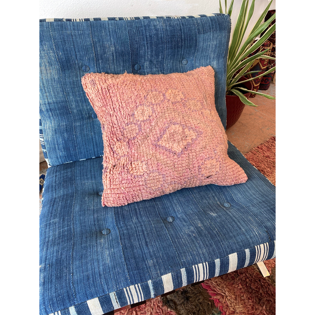Pink upcycled Moroccan throw pillow with faded diamond motif - Kantara | Moroccan Rugs