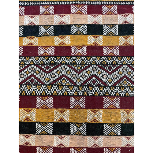 https://kantararugs.com/cdn/shop/products/R093.Detail.2_1.Contemporary-Moroccan-flatweave-kilim-with-traditional-design_500x500.jpg?v=1632844011