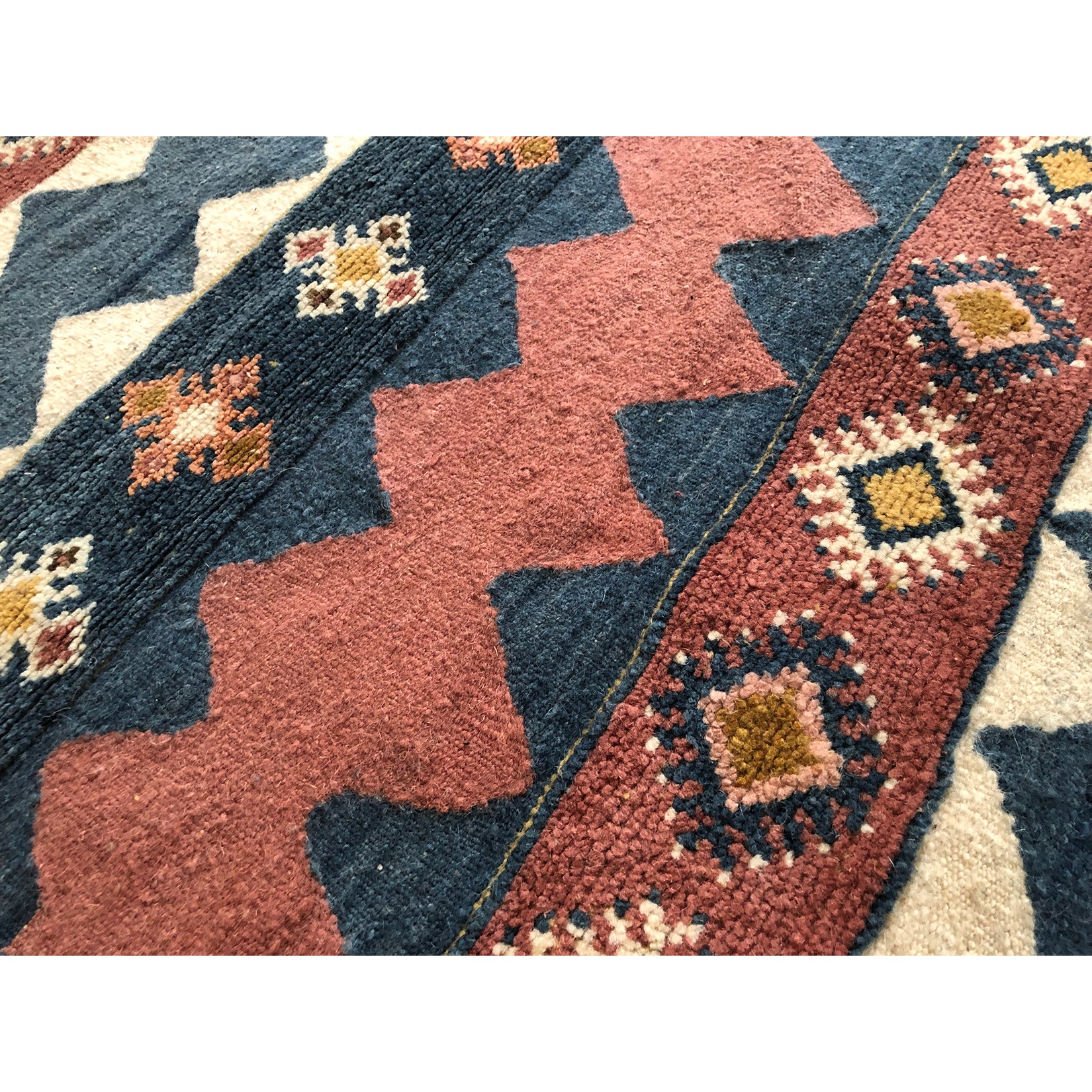 BIA - High Atlas modern Glaoui Moroccan rug - Kantara | Moroccan Rugs