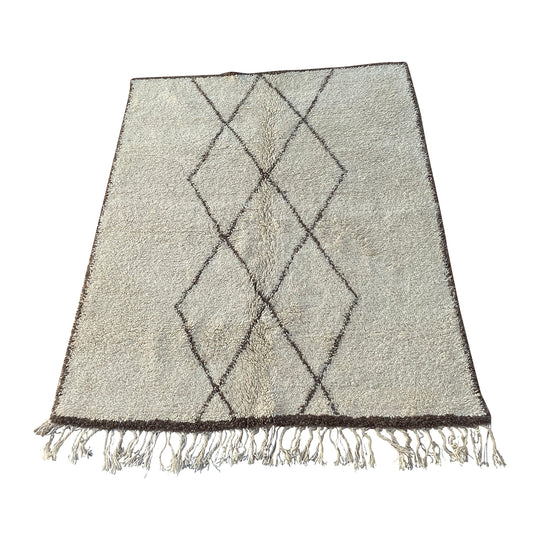  White Moroccan Beni Ourain rug with geometric pattern design - Kantara | Moroccan Rugs