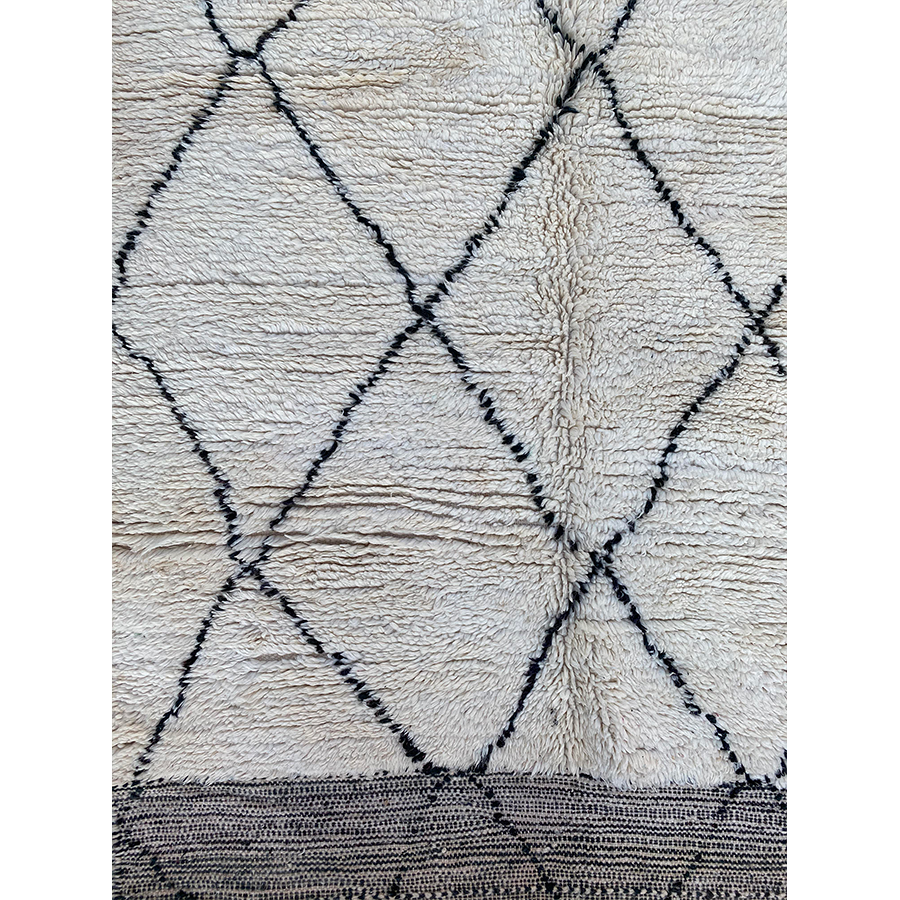 Contemporary black and white Moroccan rug - Kantara | Moroccan Rugs