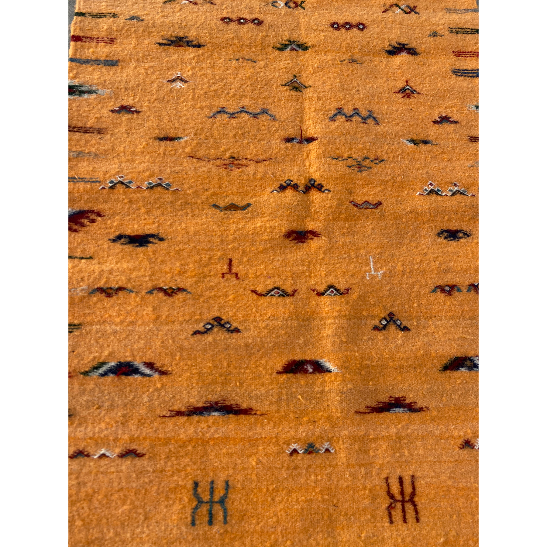 Contemporary Moroccan throw rug with colorful details - Kantara | Moroccan Rugs