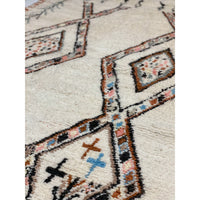 Tribal low pile cream colored Moroccan berber carpet - Kantara | Moroccan Rugs