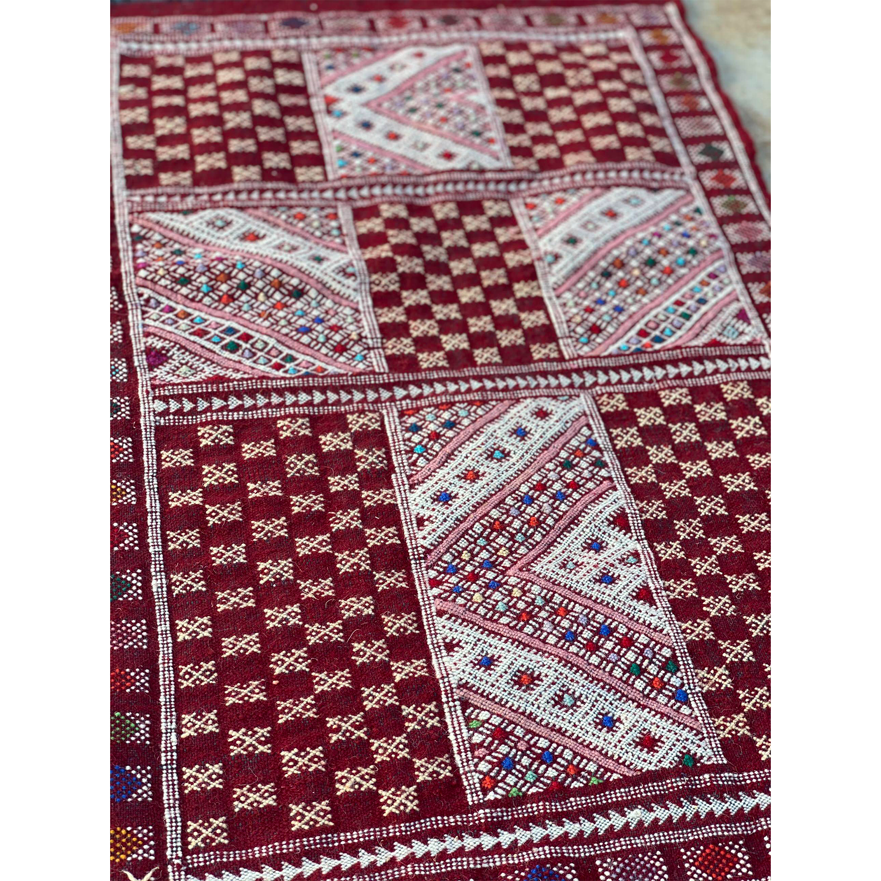 Traditional Moroccan throw rug with geometric pattern design - Kantara | Moroccan Rugs 