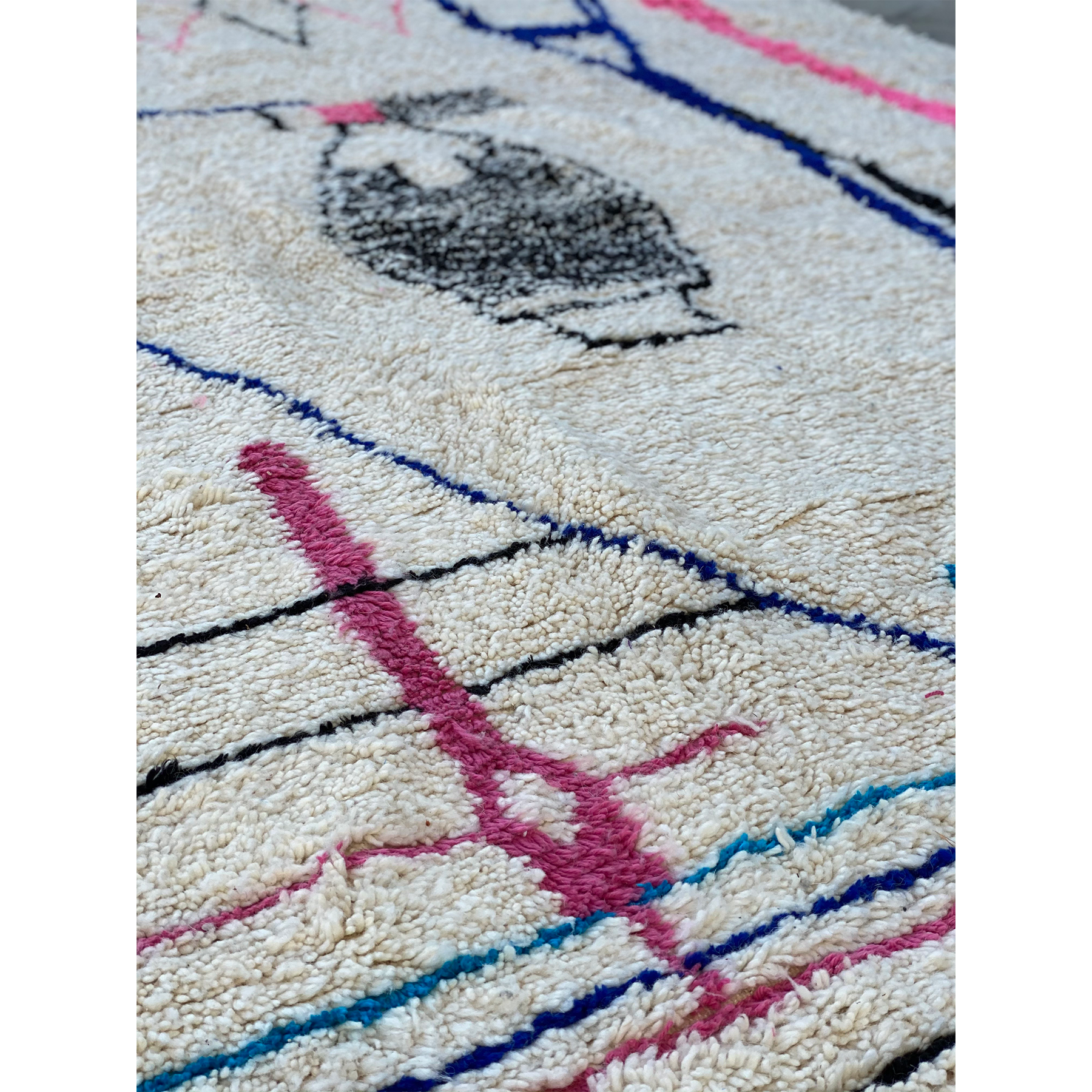 Contemporary white Moroccan area rug - Kantara | Moroccan Rugs 