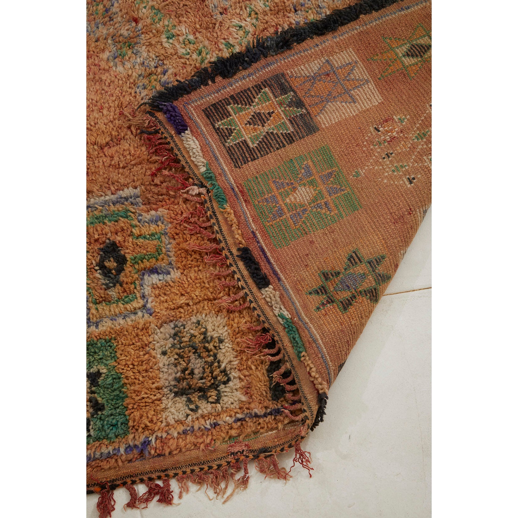 Contemporary reversible Moroccan berber carpet with tribal motifs - Kantara | Moroccan Rugs