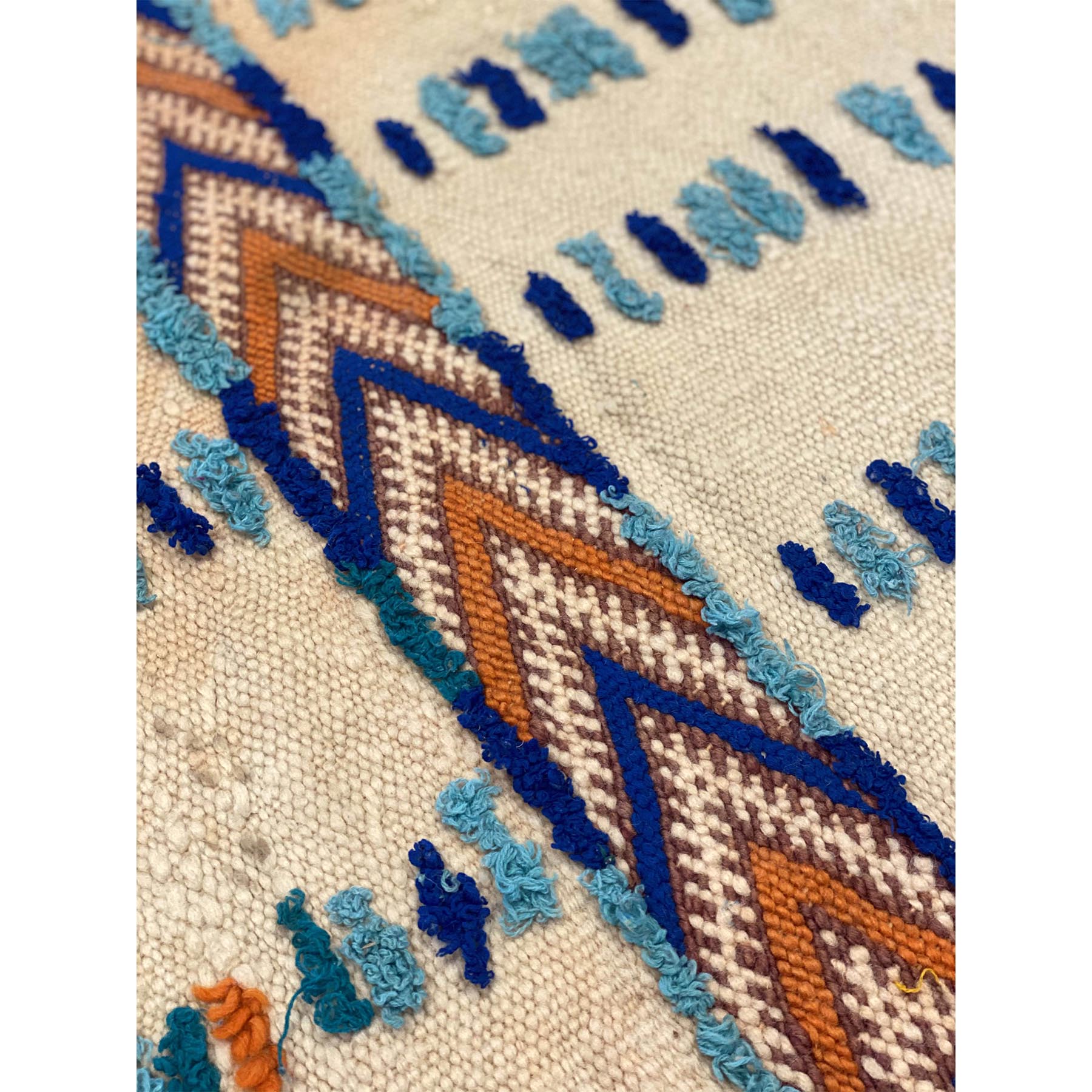 Unique Moroccan flatweave kilim in white with tufted details - Kantara | Moroccan Rugs
