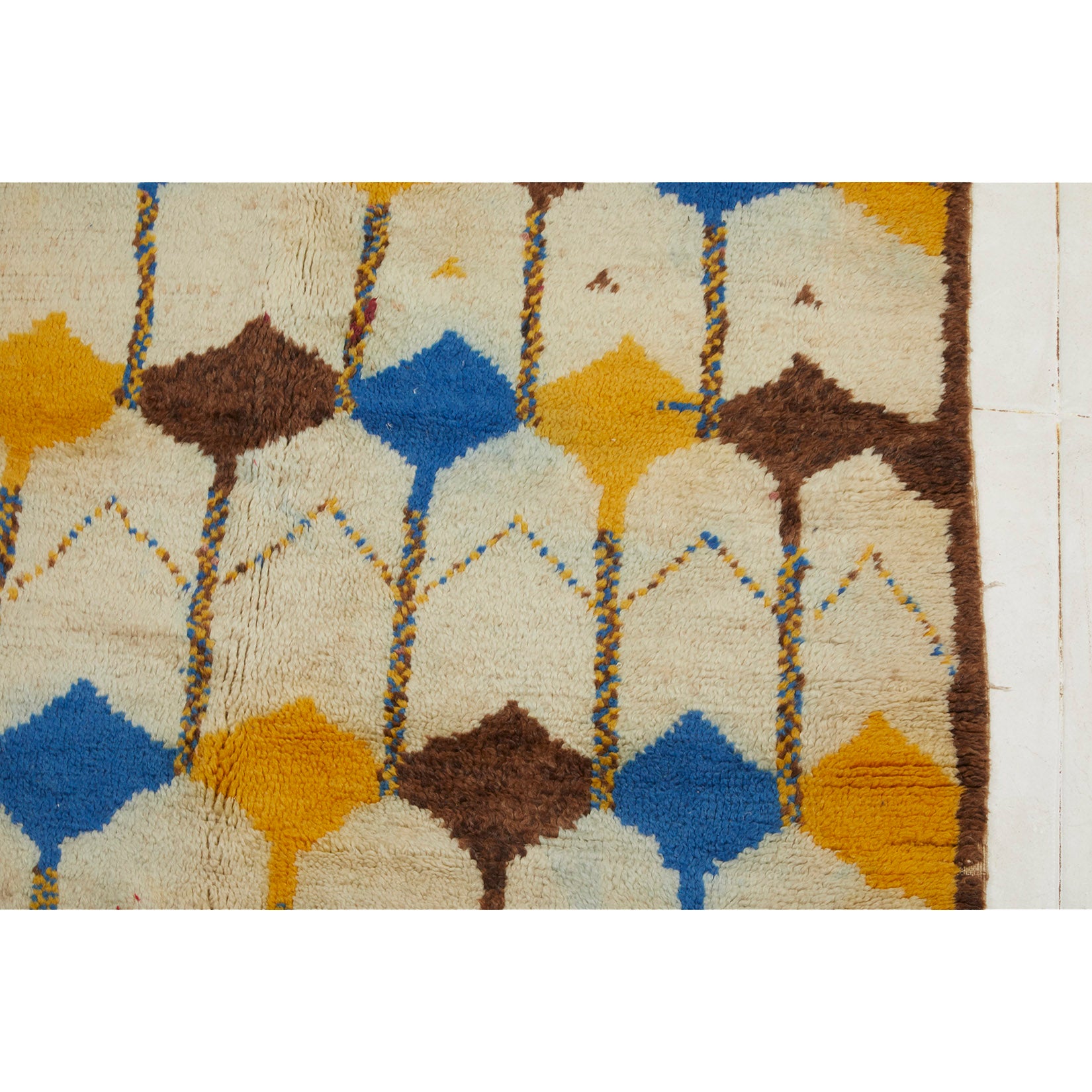 Handknotted vintage Moroccan berber carpet with diamond motifs - Kantara | Moroccan Rugs