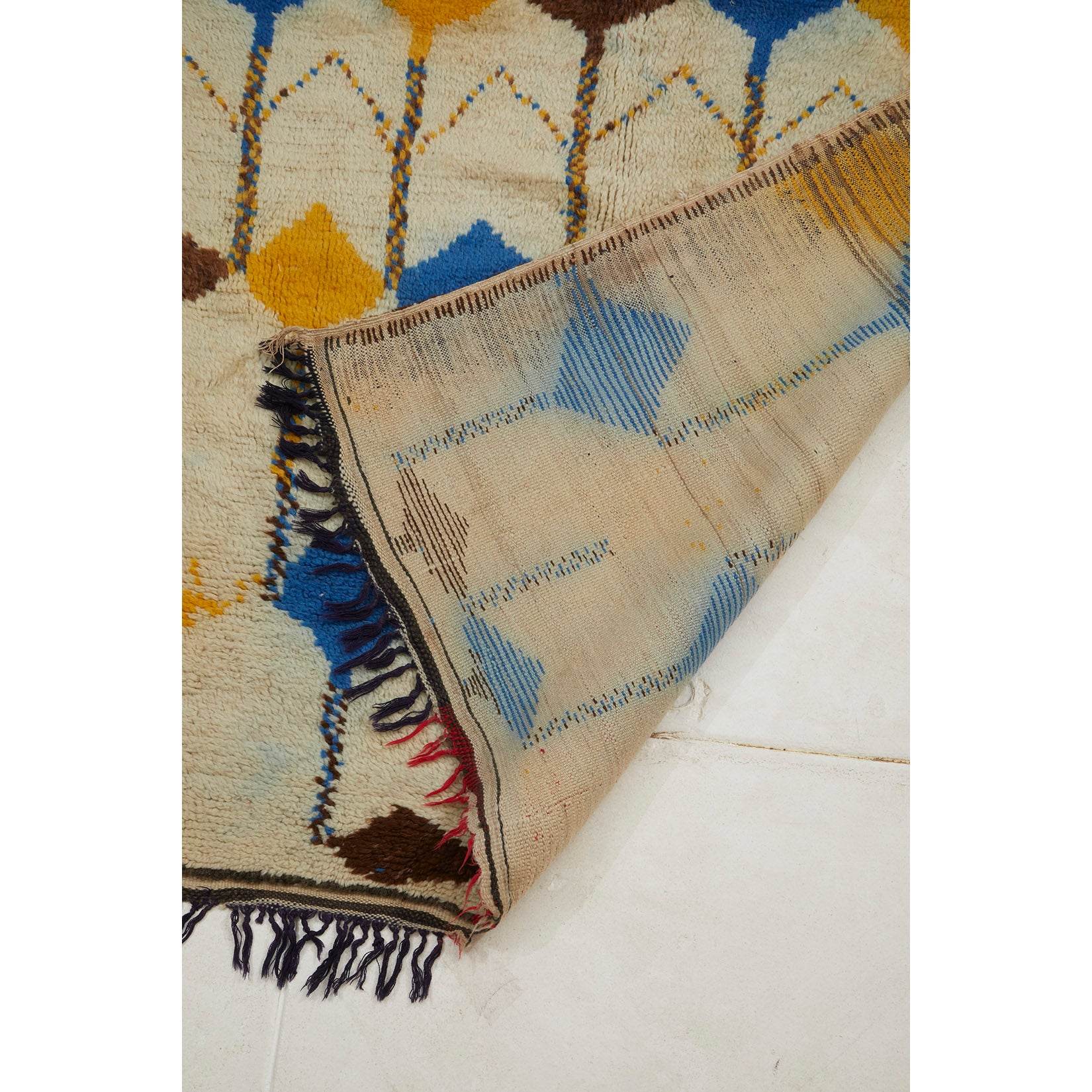 Vintage artisan made cream-colored Moroccan berber carpet - Kantara | Moroccan Rugs