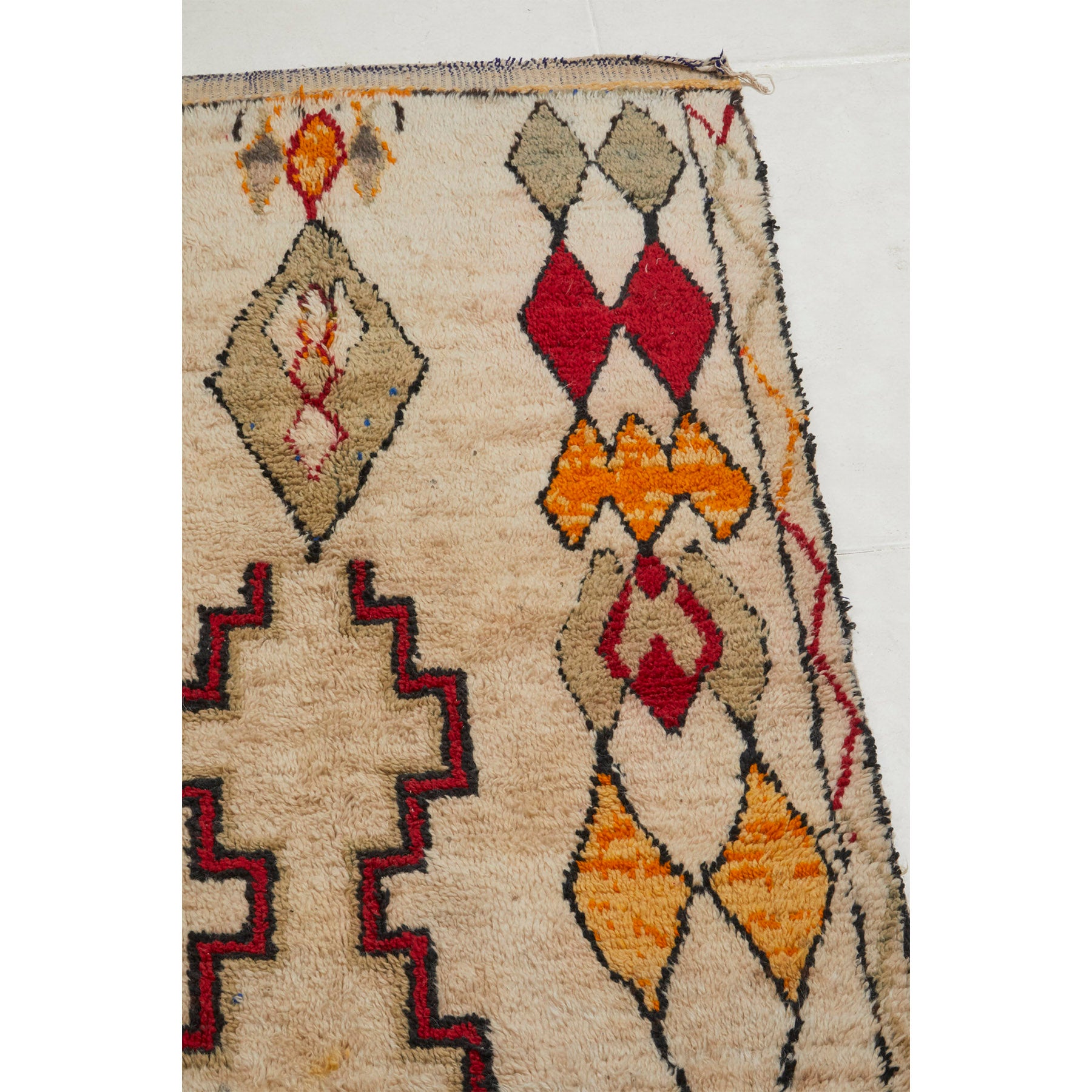 One of a kind Azilal style Moroccan entryway rug - Kantara | Moroccan Rugs