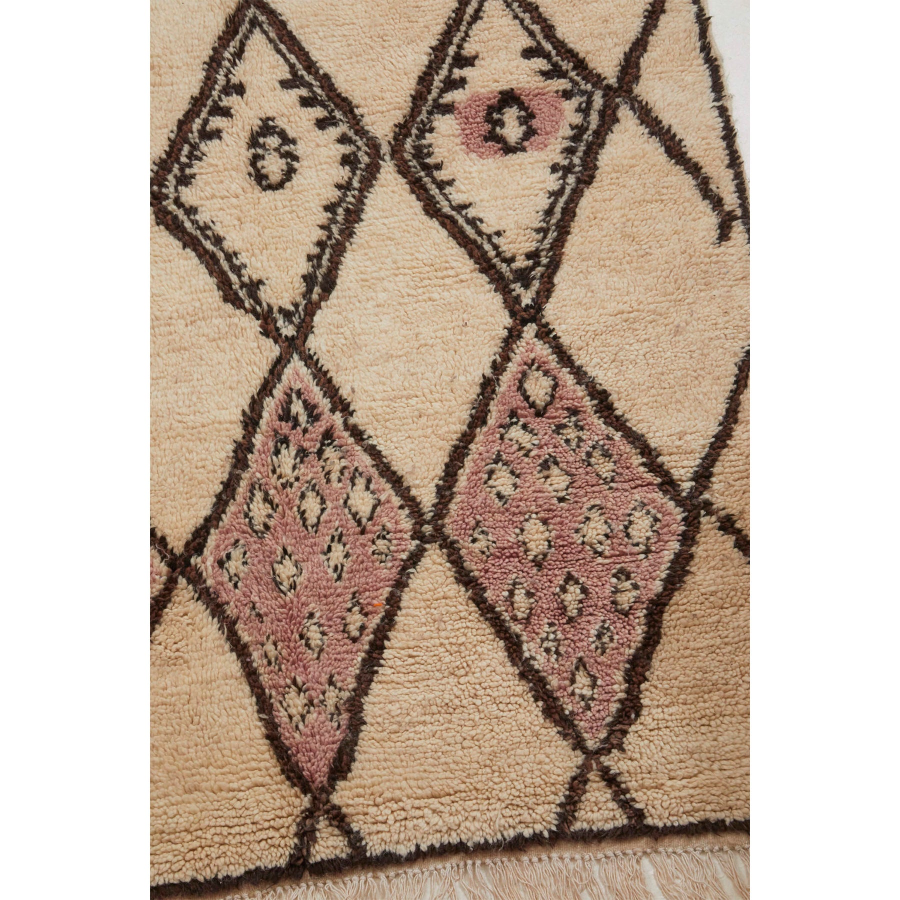 Handwoven wool Moroccan rug in white with traditional diamond pattern - Kantara | Moroccan Rugs