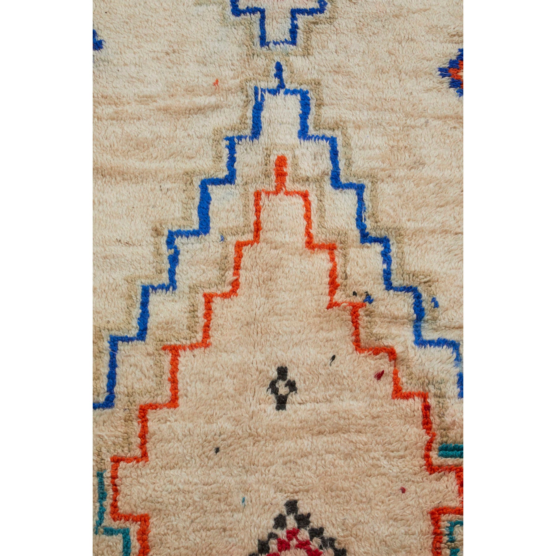Authentic boho chic Azilal style Moroccan bedroom rug - Kantara | Moroccan Rugs