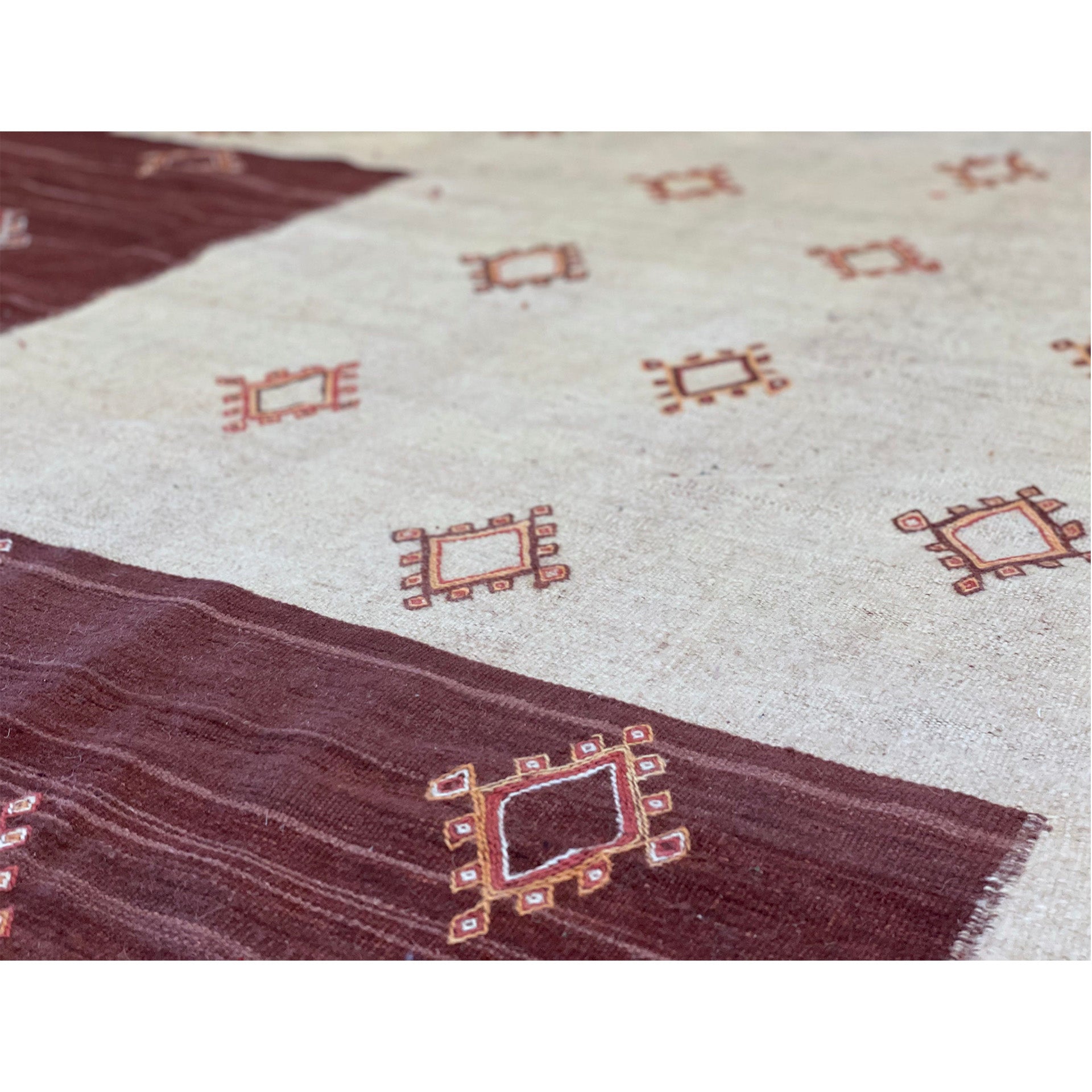 Akhanif style Moroccan flatweave area rug with geometric details - Kantara | Moroccan Rugs