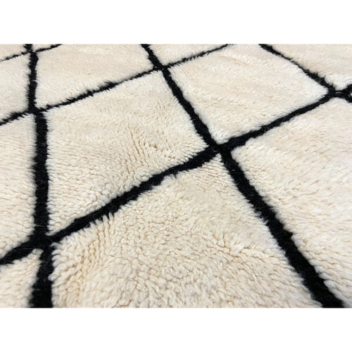 Beni Mini White Shag Rug with Black Diamond Pattern - 3'2 x 3'4