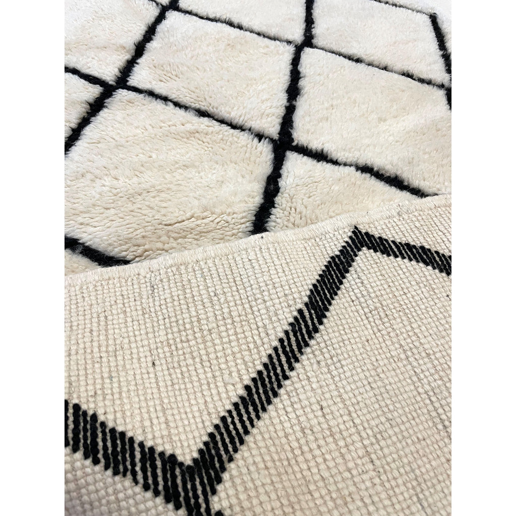 Neutral modern Moroccan diamond throw rug - Kantara | Moroccan Rugs