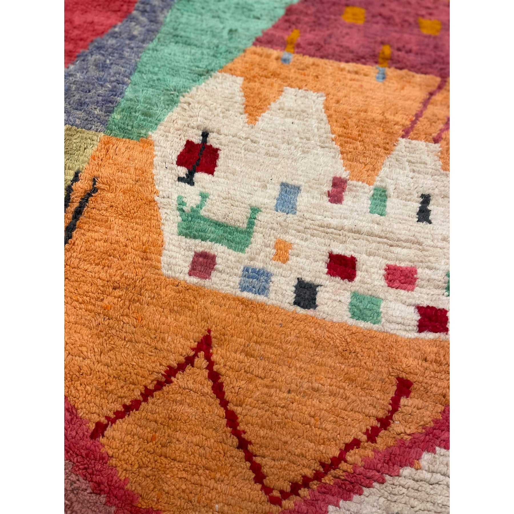 Colorful Boujaad style Moroccan rug with asymmetrical design - Kantara | Moroccan Rugs