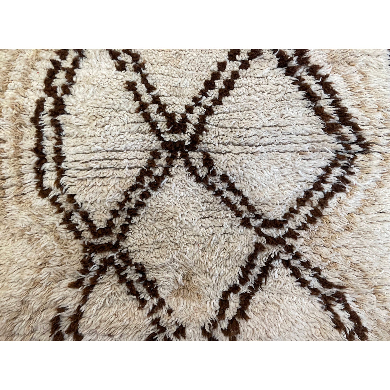Azilal style minimalist Moroccan entryway rug - Kantara | Moroccan Rugs