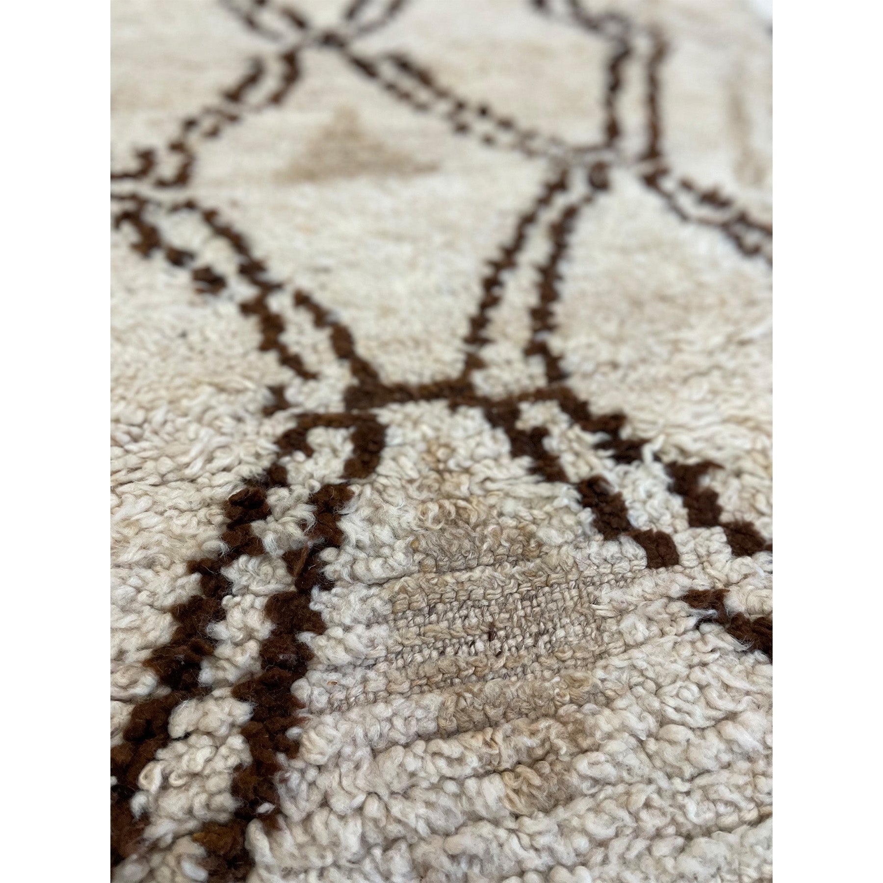 Minimalist brown and white vintage Moroccan rug - Kantara | Moroccan Rugs