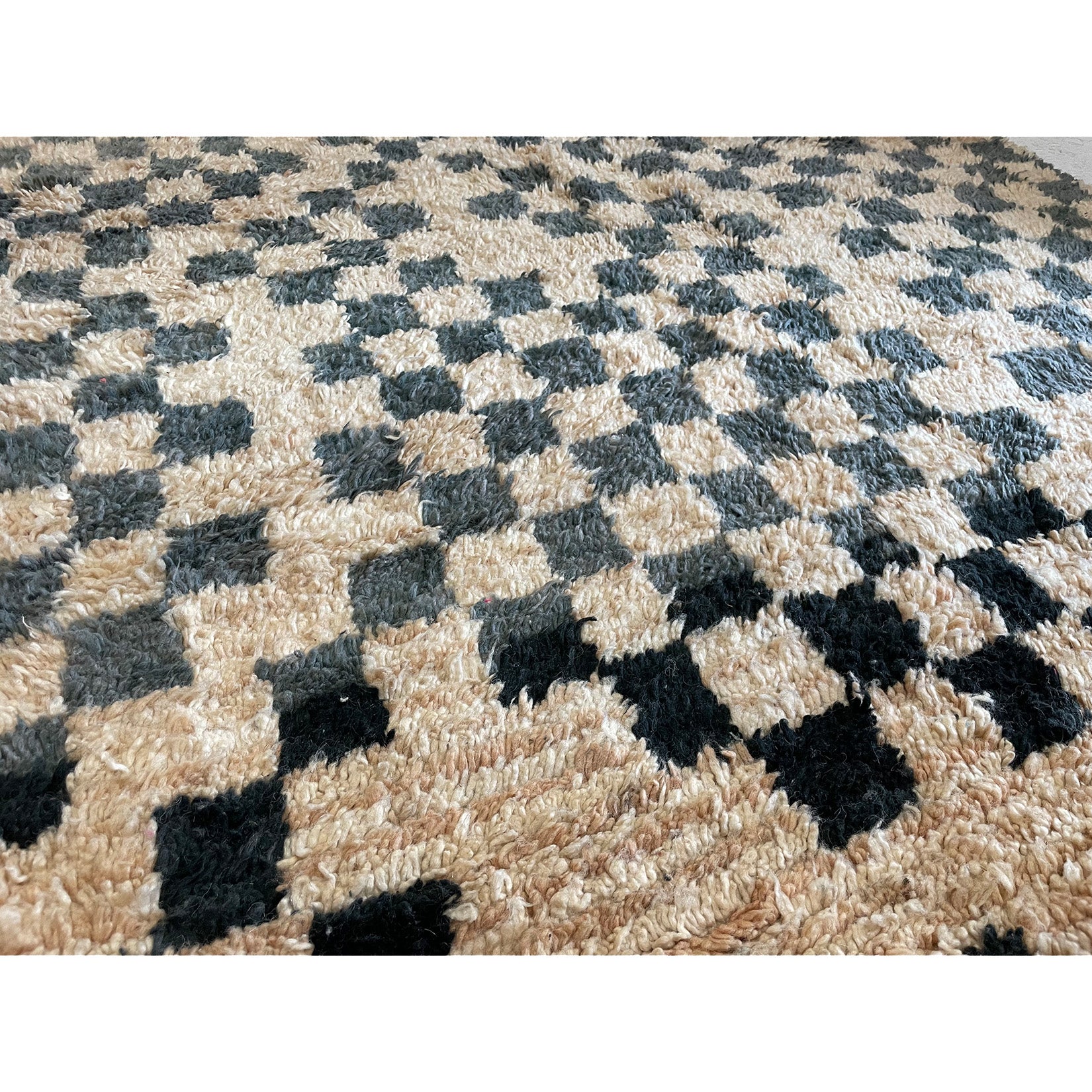 Handwoven black and white Moroccan checkered rug - Kantara | Moroccan Rugs