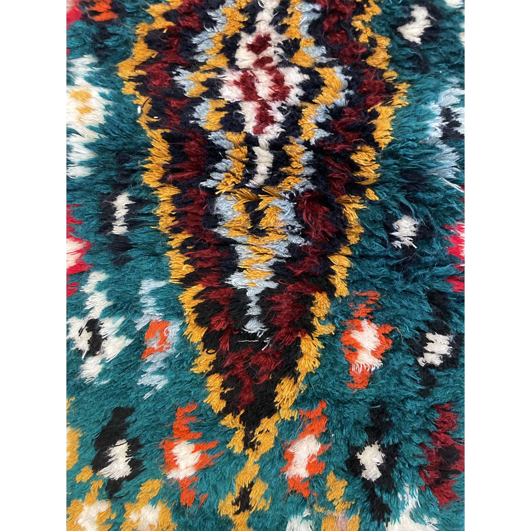 Boucherouite Moroccan runner rug with diamond motifs - Kantara | Moroccan Rugs