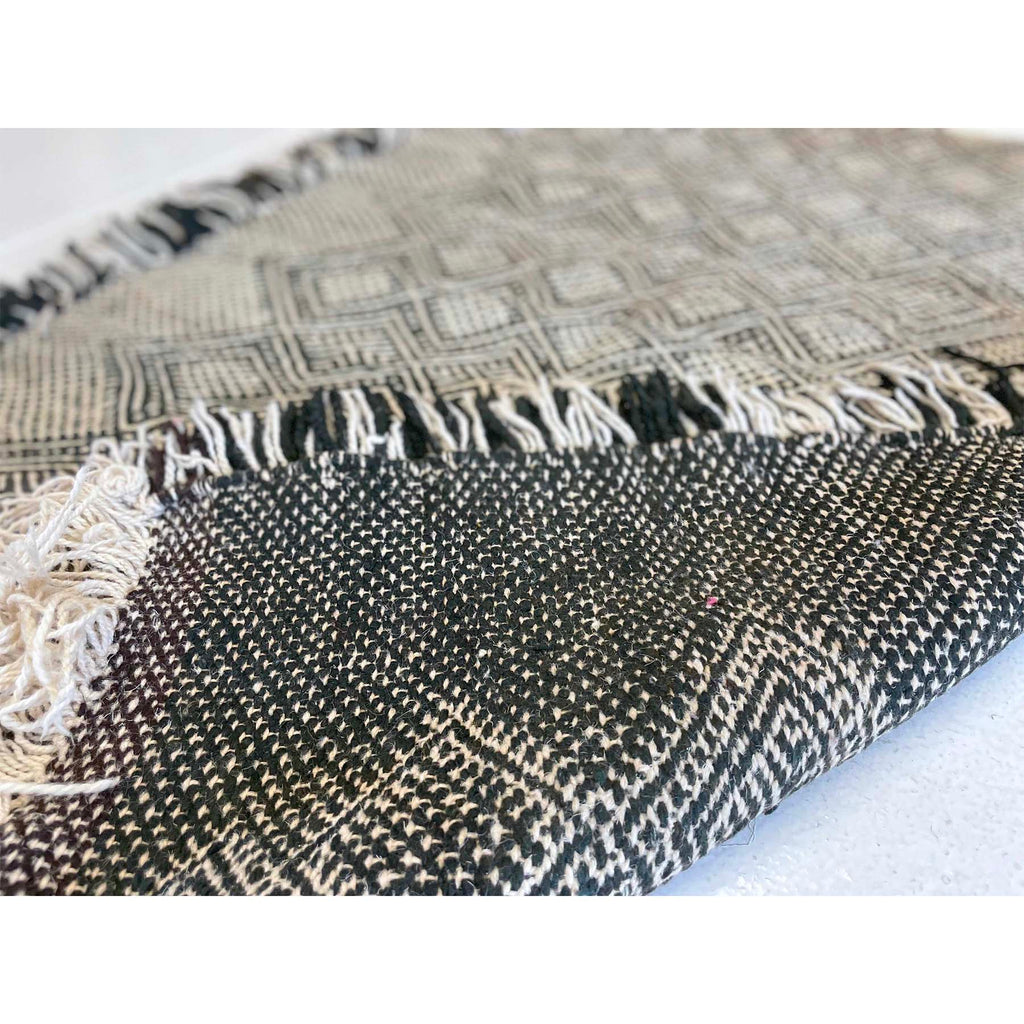 Contemporary black and white Moroccan flatweave kilim throw rug - Kantara | Moroccan Rugs