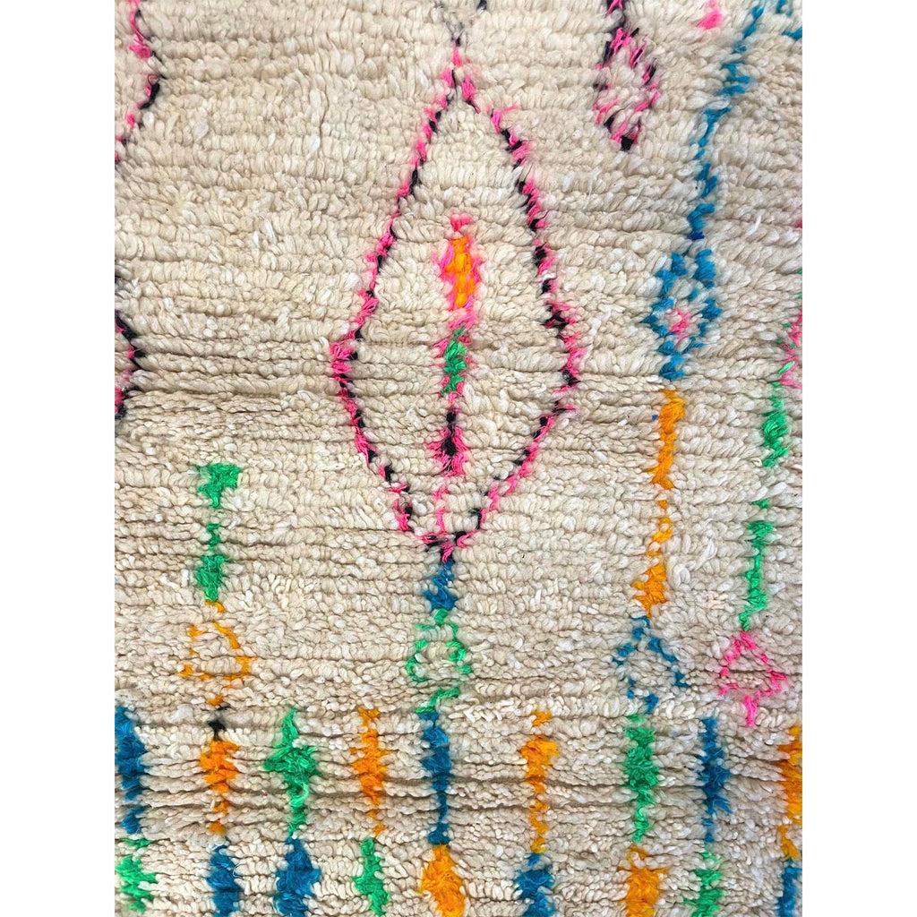 White hand knotted Moroccan Azilal throw rug - Kantara | Moroccan Rugs