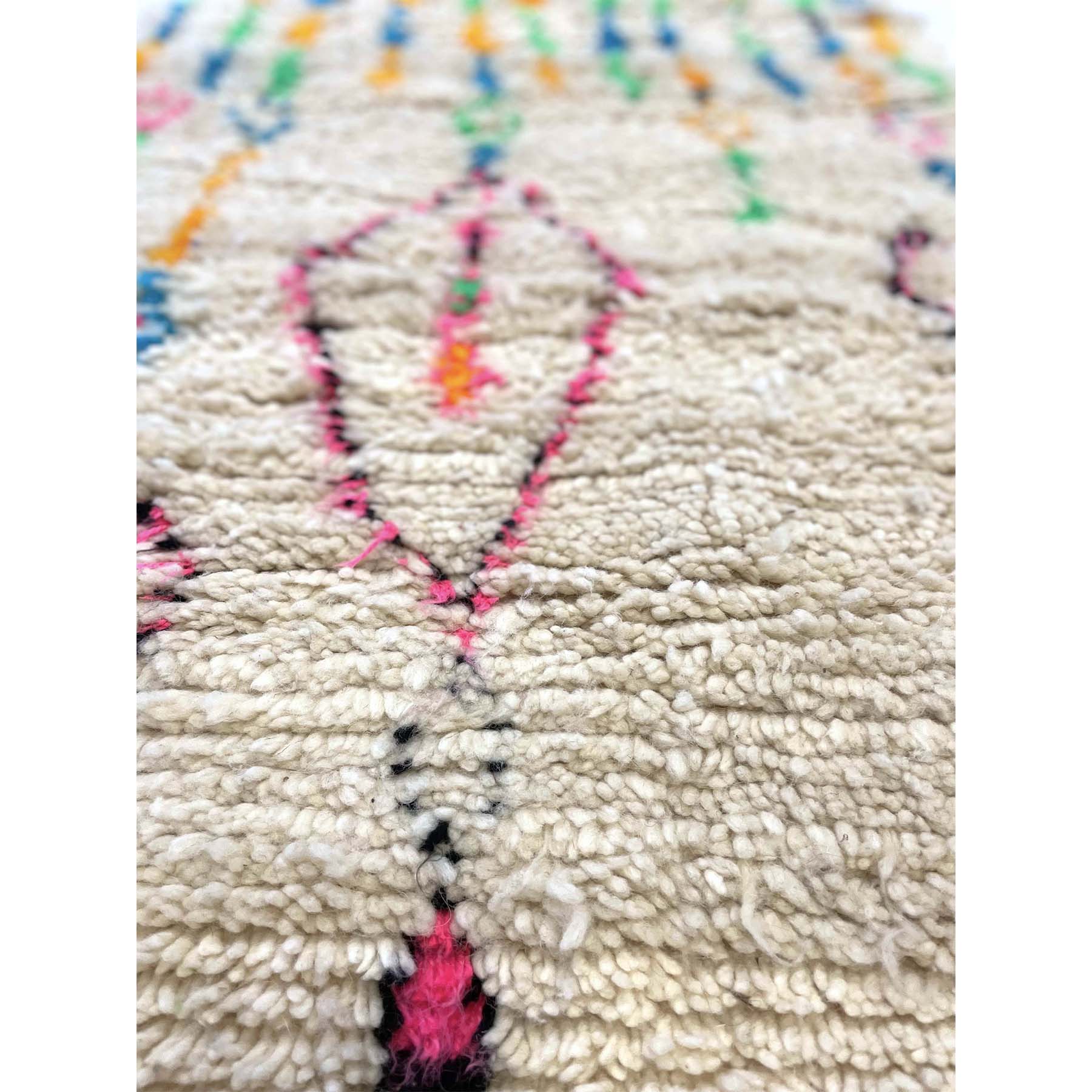 Cream colored Moroccan Azilal throw rug with neon details - Kantara | Moroccan Rugs