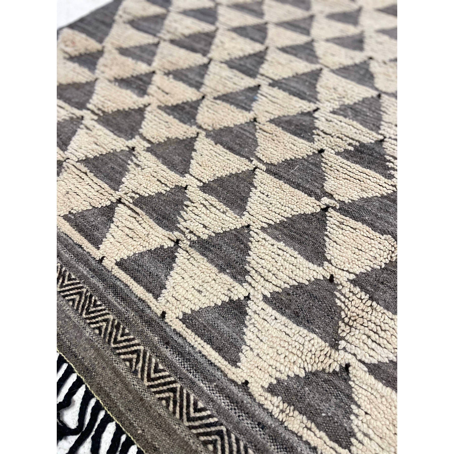 Handwoven white and gray Moroccan living room rug - Kantara | Moroccan Rugs