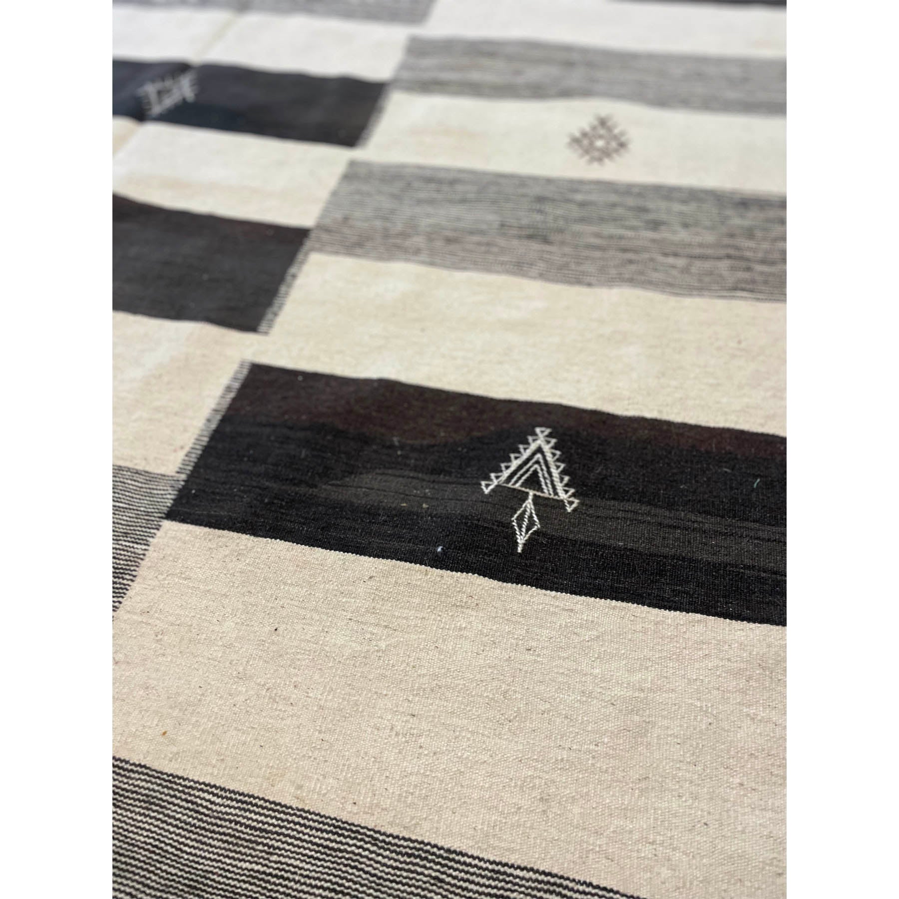 Handwoven white and gray Moroccan kilim area rug - Kantara | Moroccan Rugs