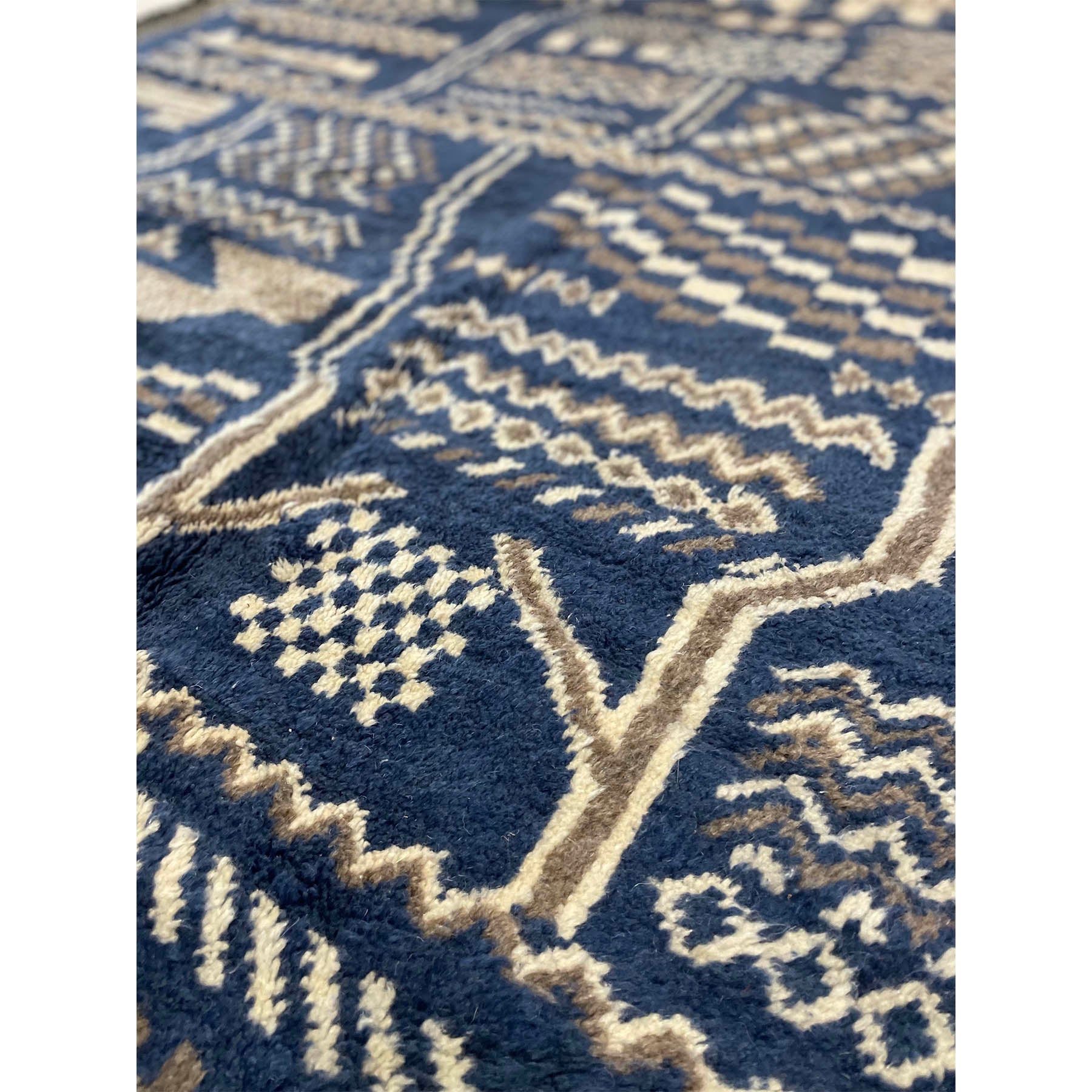 Grey and blue Moroccan rug with abstract design - Kantara | Moroccan Rugs