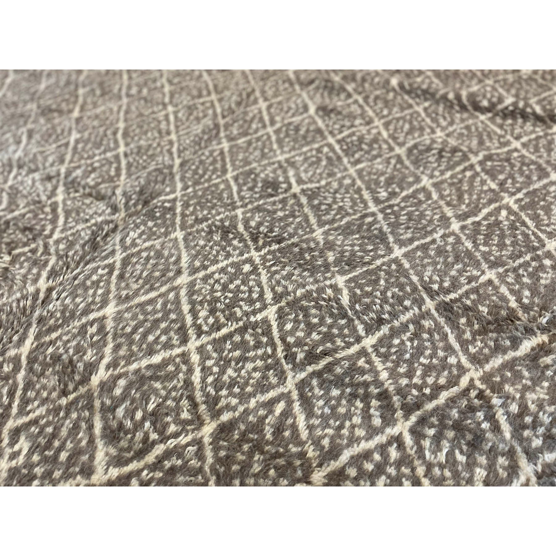 Classic grey and white Moroccan diamond rug - Kantara | Moroccan Rugs