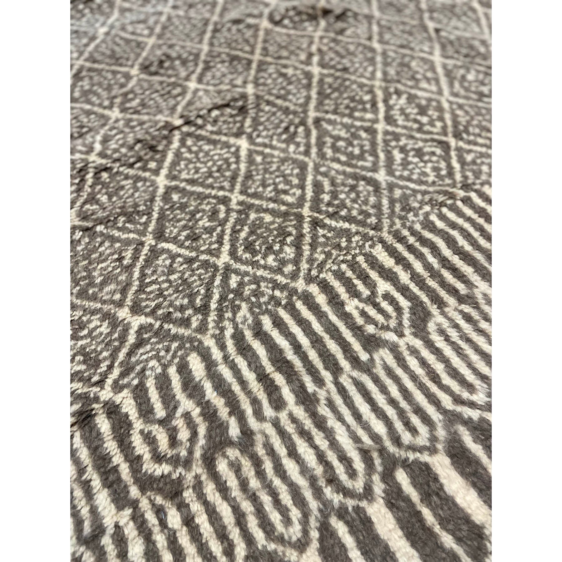 Boho chic grey and white Moroccan trellis rug - Kantara | Moroccan Rugs