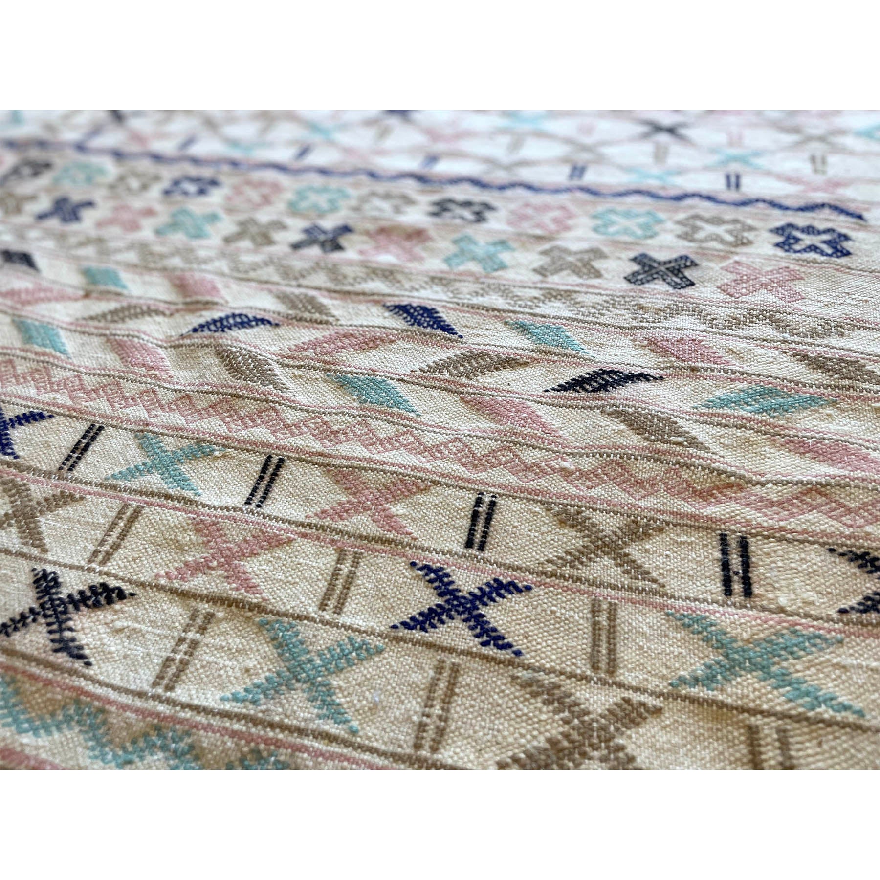 White Moroccan kilim with details in army green, ballet pink, sky blue, and navy - Kantara | Moroccan Rugs